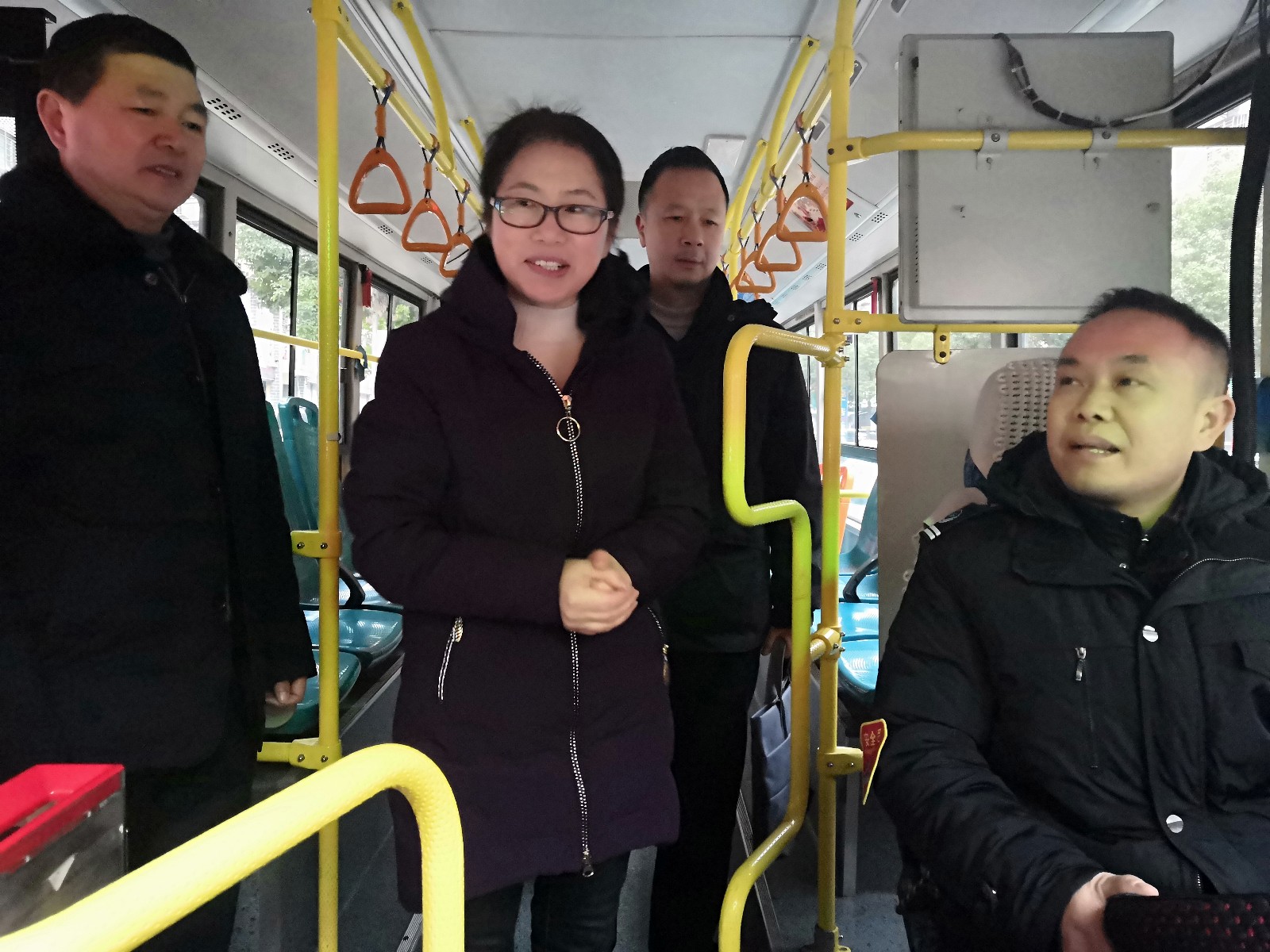 2月3日  市總工會(huì)慰問2路駕駛員IMG_20190203_075037.jpg